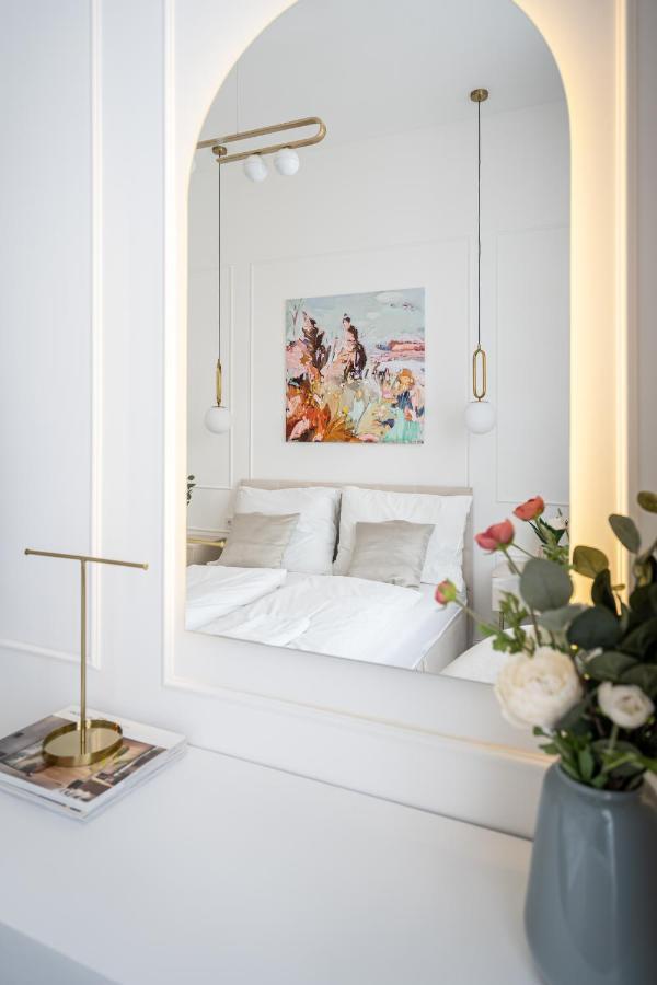 E13 - Grand Boulevard Heritage Suite - Best Location By Bqa بودابست المظهر الخارجي الصورة