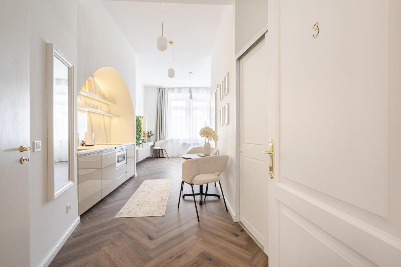 E13 - Grand Boulevard Heritage Suite - Best Location By Bqa بودابست المظهر الخارجي الصورة