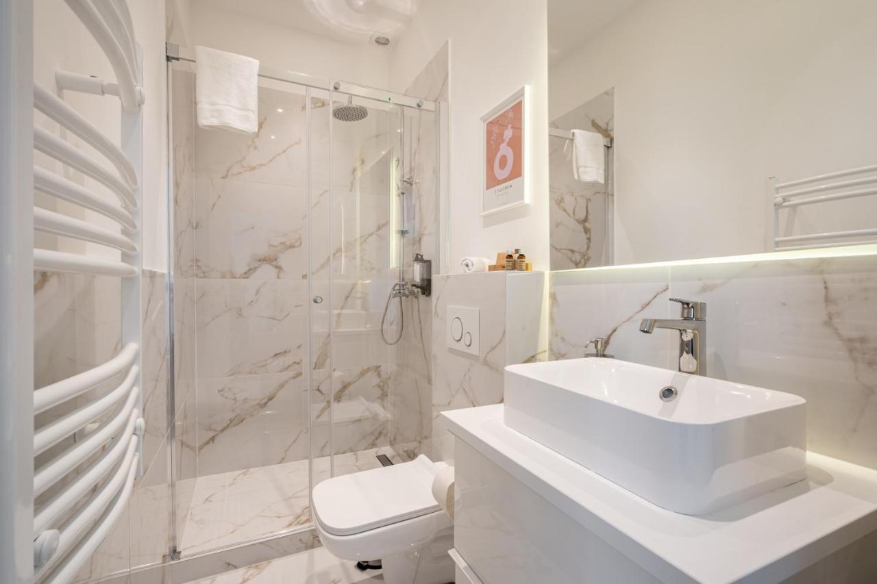 E13 - Grand Boulevard Heritage Suite - Best Location By Bqa بودابست المظهر الخارجي الصورة