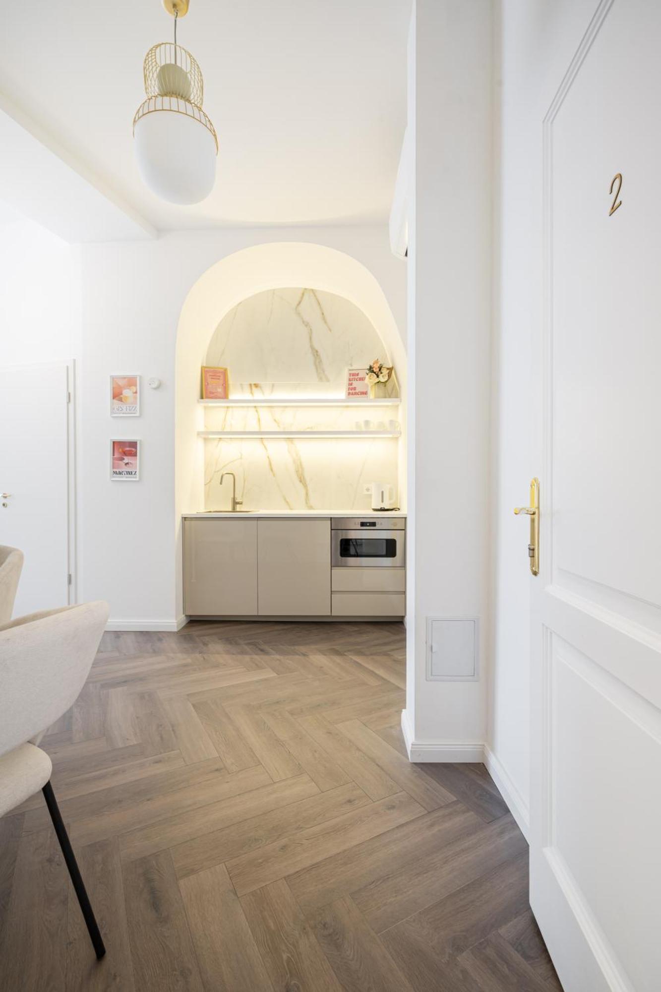 E13 - Grand Boulevard Heritage Suite - Best Location By Bqa بودابست الغرفة الصورة